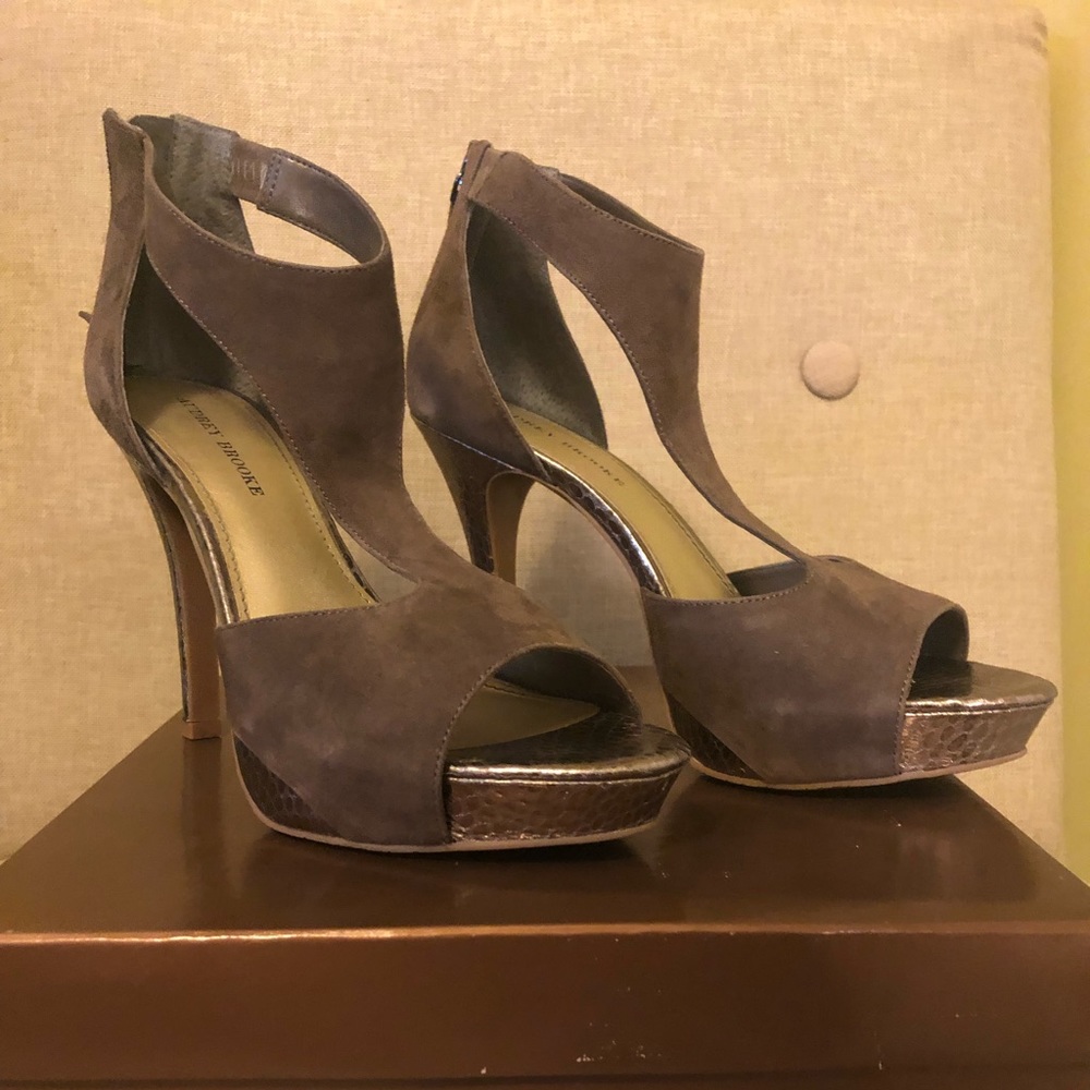 COPY - Sz10 Audrey Brooke Platform 4.5in sandal